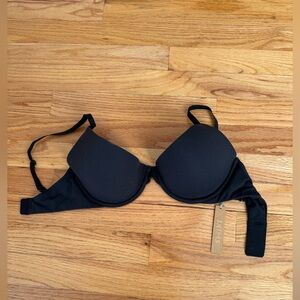 SKIMS Convertible T-Shirt Bra in Onyx Size 32DD NEW WITH TAGS